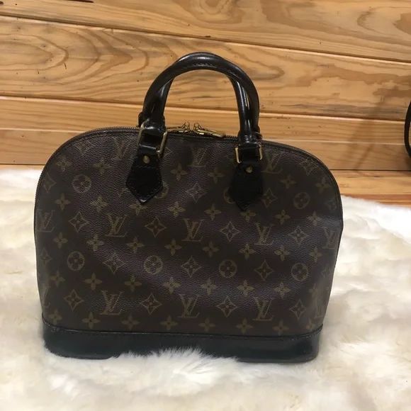 Authentic Louis Vuitton Alma PM purse - Picture 3 of 16